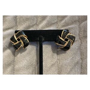 Vintage 80’s black enamel earrings